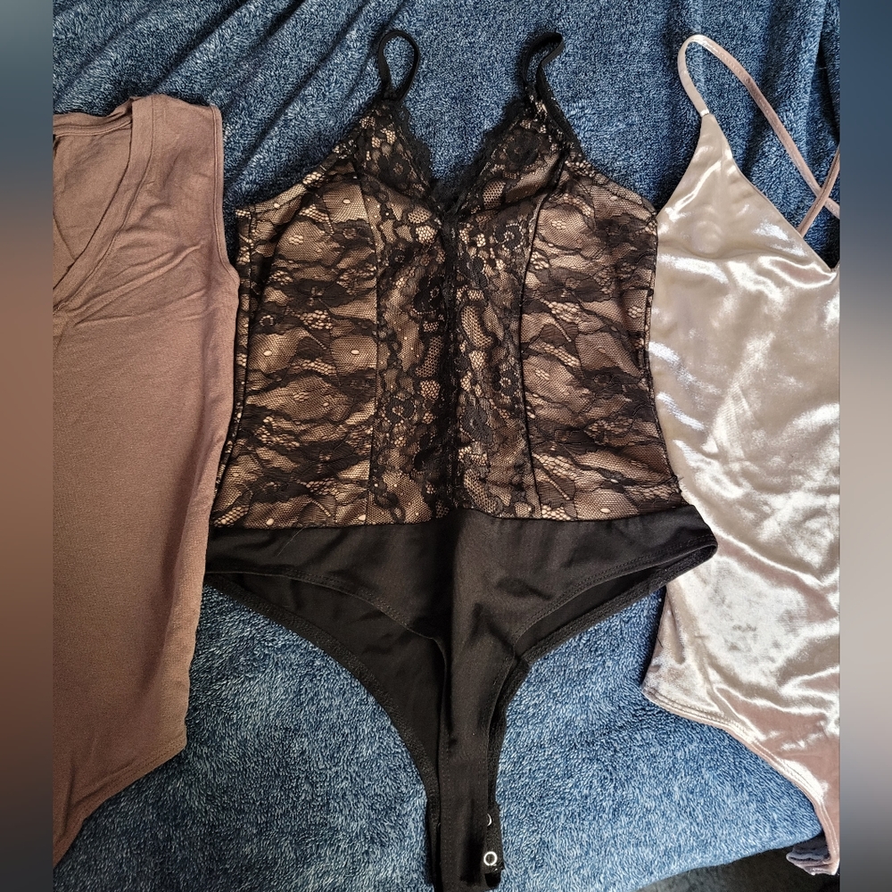 3 Bodysuits